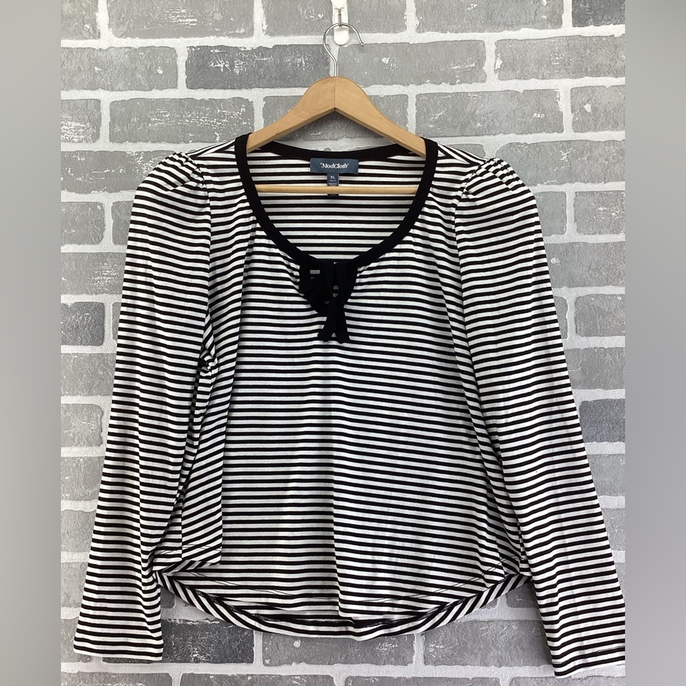 Mod Cloth Black and White striped long sleeve top size xl